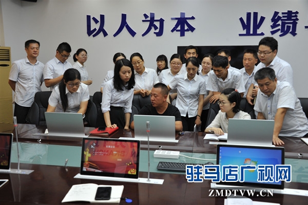 中原銀行駐馬店分行積極開展無(wú)紙化辦公會(huì)議設(shè)備培訓(xùn)