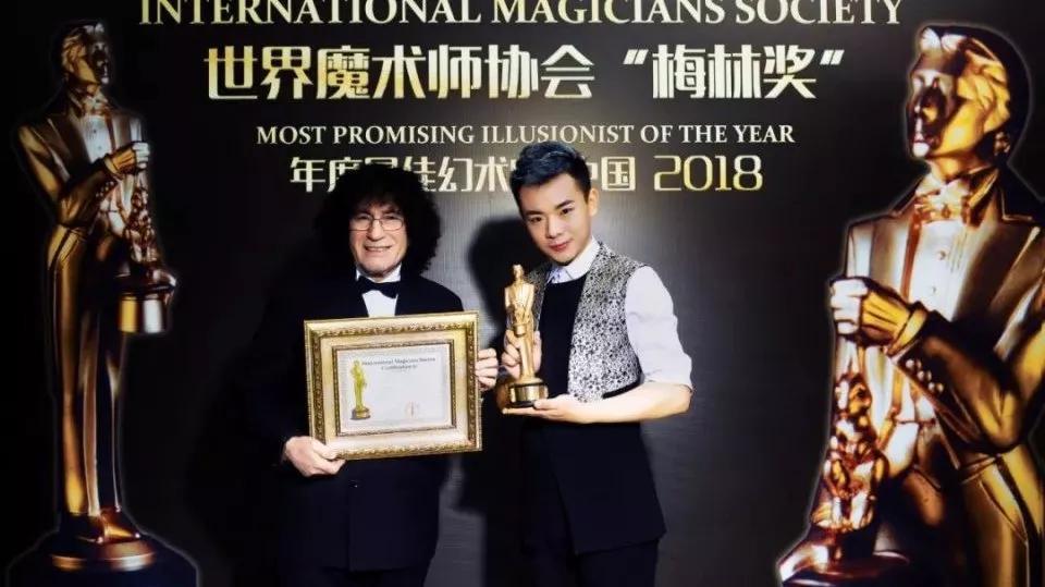 張柏林?jǐn)y魔幻天團(tuán)空降天中，一起燃炸金秋！