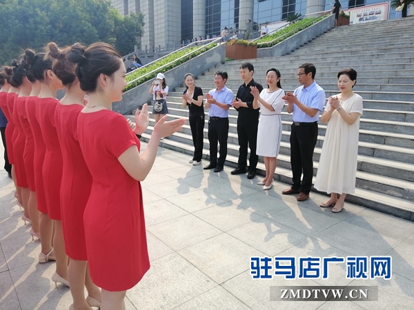 第二十二屆中國農(nóng)產(chǎn)品加工投洽會政務講解員換裝亮相