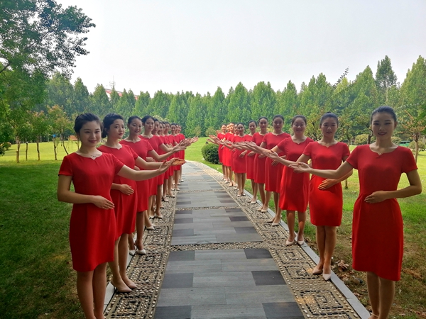 第二十二屆中國農(nóng)產(chǎn)品加工投洽會(huì)政務(wù)講解員換裝亮相