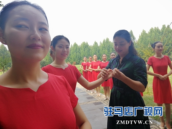 第二十二屆中國農(nóng)產(chǎn)品加工投洽會政務講解員換裝亮相
