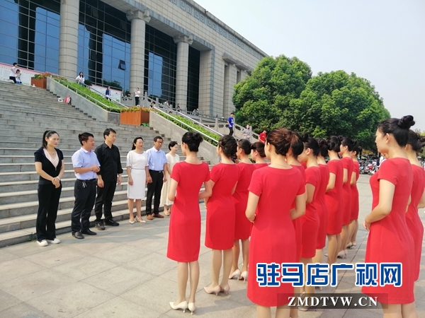 第二十二屆中國農(nóng)產(chǎn)品加工投洽會政務講解員換裝亮相