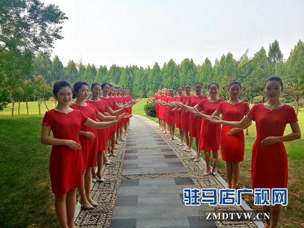 第二十二屆中國農(nóng)產(chǎn)品加工投洽會政務講解員換裝亮相