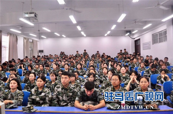 易軒財(cái)務(wù)李二菊到黃淮學(xué)院國(guó)際教育學(xué)院授課教新生如何做好職業(yè)規(guī)劃