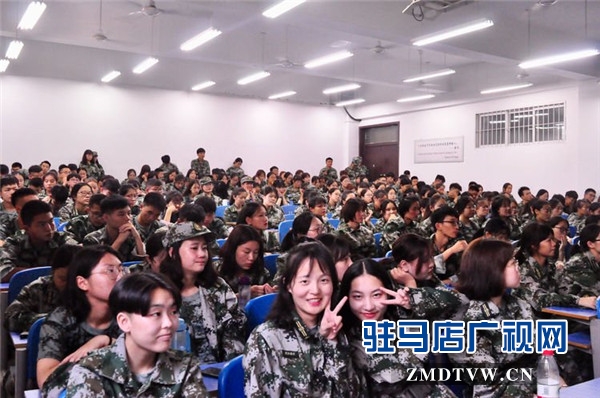 易軒財(cái)務(wù)李二菊到黃淮學(xué)院國(guó)際教育學(xué)院授課教新生如何做好職業(yè)規(guī)劃