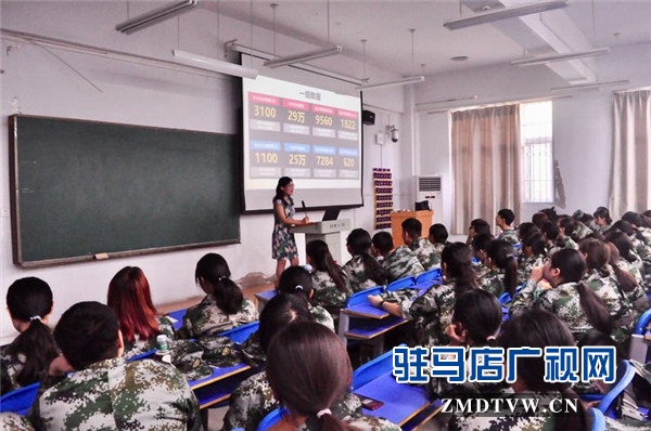 易軒財(cái)務(wù)李二菊到黃淮學(xué)院國(guó)際教育學(xué)院授課教新生如何做好職業(yè)規(guī)劃