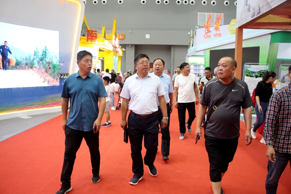 汝南縣古塔街道組織村干部到盛會(huì)“開眼界”