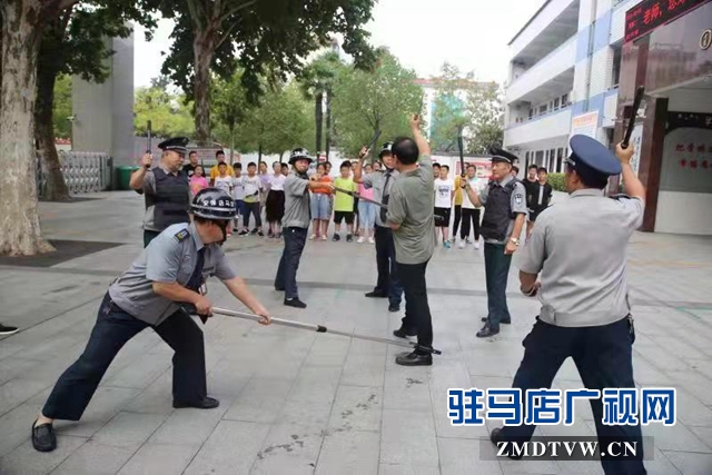 駐馬店實(shí)驗(yàn)小學(xué)舉行反恐防爆安全演練活動(dòng)