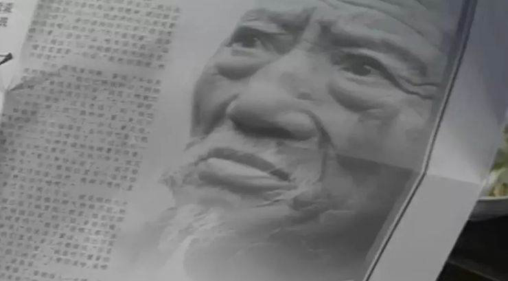 當你發(fā)朋友圈的時候，他已經(jīng)給父母拍紀錄片了