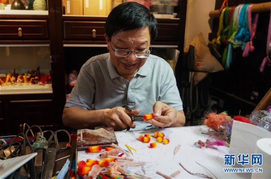 “守藝人”趙樹憲：期待手工藝絨花能夠品牌化、產(chǎn)業(yè)化