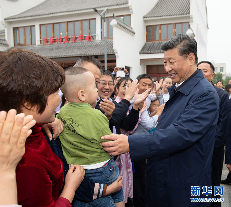 習(xí)近平在河南考察時(shí)強(qiáng)調(diào) 堅(jiān)定信心埋頭苦干奮勇?tīng)?zhēng)先 譜寫(xiě)新時(shí)代中原更加出彩的絢麗篇章