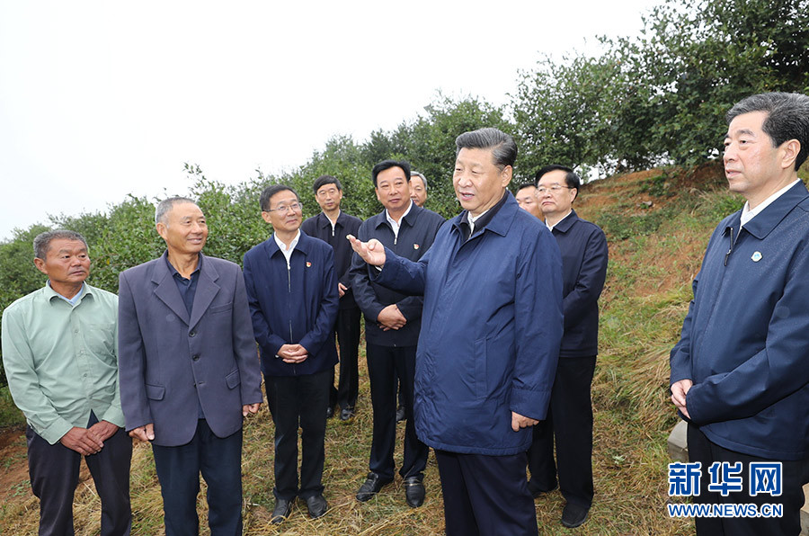 習(xí)近平在河南考察時(shí)強(qiáng)調(diào) 堅(jiān)定信心埋頭苦干奮勇?tīng)?zhēng)先 譜寫(xiě)新時(shí)代中原更加出彩的絢麗篇章