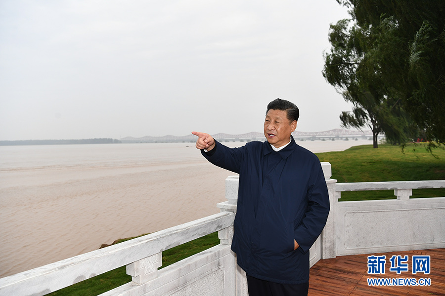 習(xí)近平在河南考察時(shí)強(qiáng)調(diào) 堅(jiān)定信心埋頭苦干奮勇?tīng)?zhēng)先 譜寫(xiě)新時(shí)代中原更加出彩的絢麗篇章