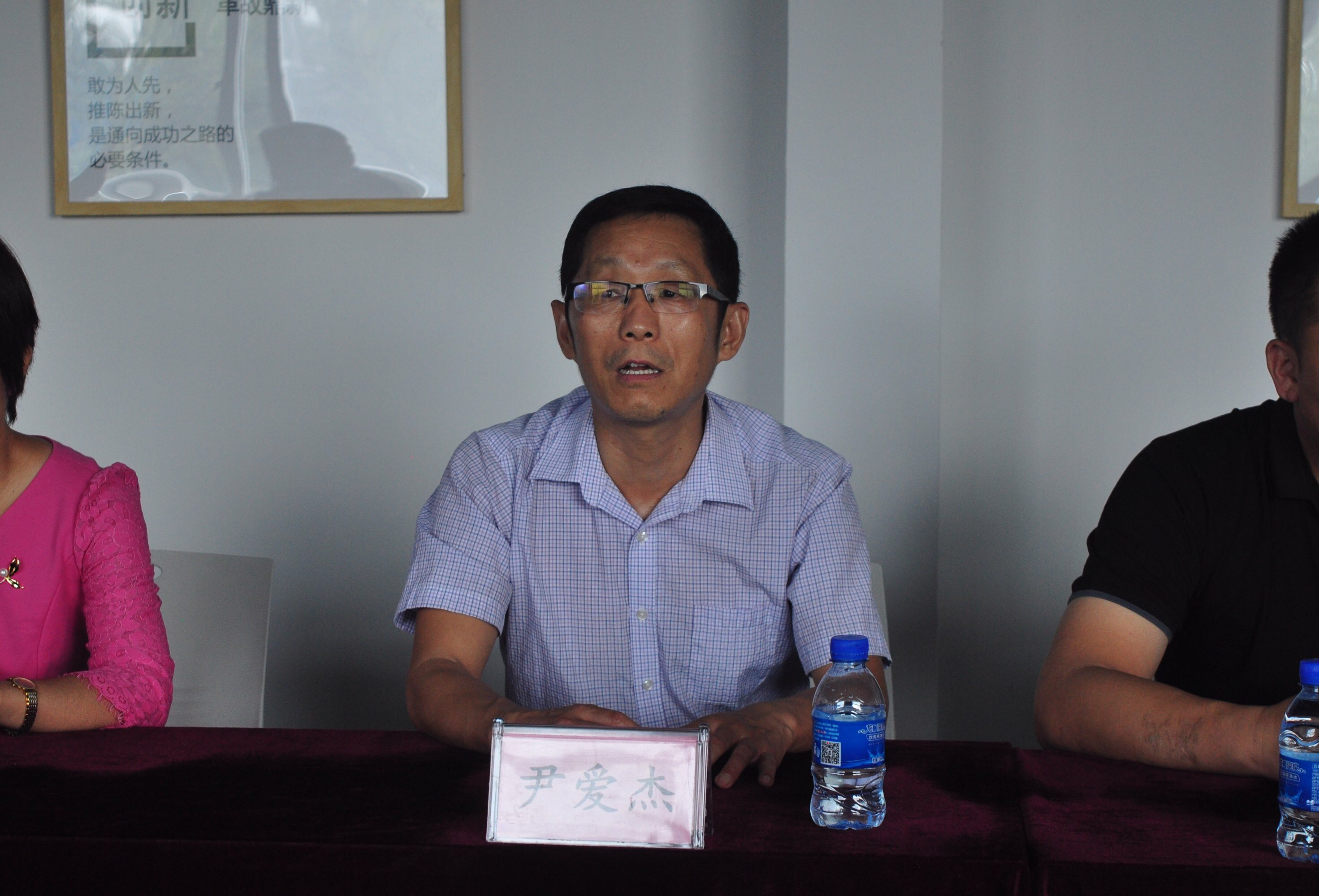 中國華電集團有限公司領(lǐng)導(dǎo)專家、河南省有色金屬地質(zhì)礦產(chǎn)局領(lǐng)導(dǎo)蒞臨云創(chuàng)谷科技產(chǎn)業(yè)園調(diào)研