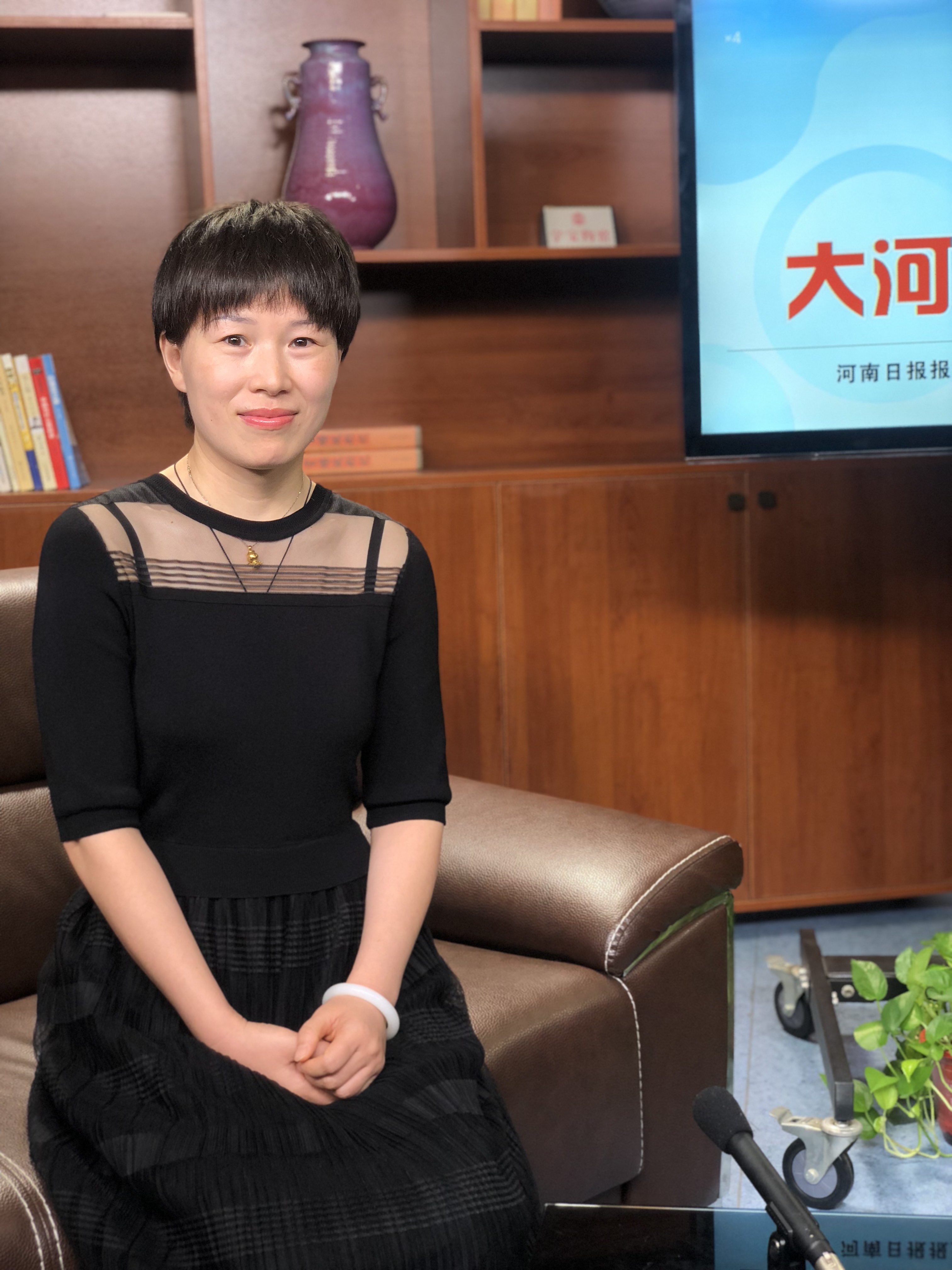 如何預(yù)防孩子近視？需控制電子產(chǎn)品使用時間，每天保證兩小時戶外活動