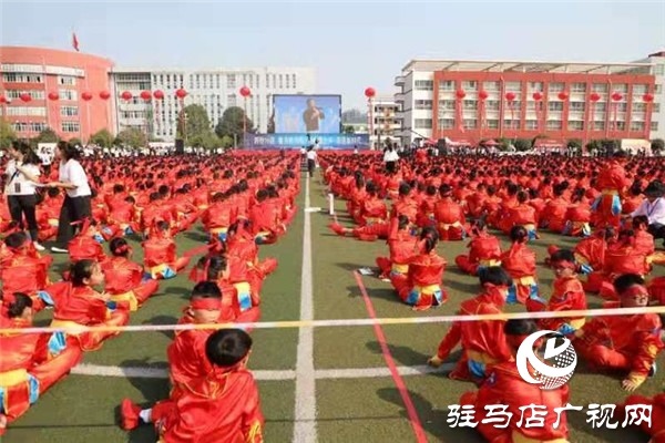 挑戰(zhàn)吉尼斯世界紀(jì)錄&trade;榮譽最多人同時表演豫劇精品萬人演唱會璀璨綻放天中