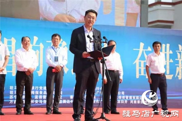 挑戰(zhàn)吉尼斯世界紀(jì)錄&trade;榮譽最多人同時表演豫劇精品萬人演唱會璀璨綻放天中