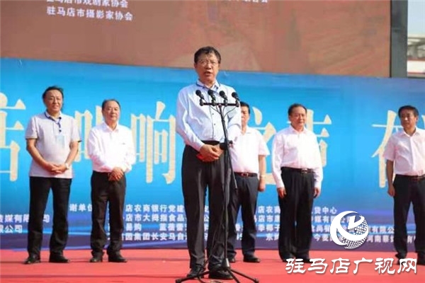 挑戰(zhàn)吉尼斯世界紀(jì)錄&trade;榮譽最多人同時表演豫劇精品萬人演唱會璀璨綻放天中