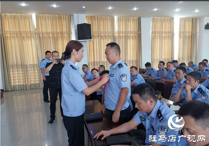 平輿縣公安局對新中國成立70周年慶祝活動中涌現(xiàn)的先進典型予以戰(zhàn)時表彰 