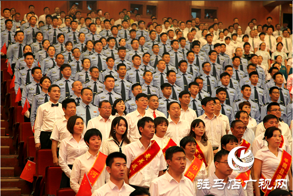 平輿縣公安民警在新中國(guó)成立70周年歌詠比賽中獲得銅獎(jiǎng)