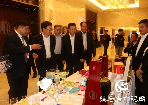 駐馬店市酒類產(chǎn)業(yè)聯(lián)合會(huì)成立 李華偉當(dāng)選第一屆理事會(huì)會(huì)長(zhǎng)