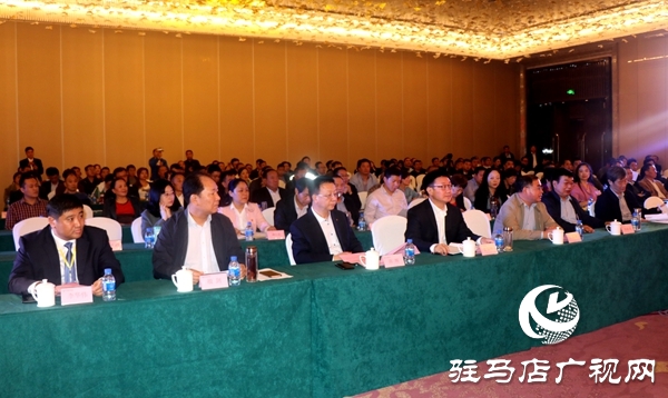 駐馬店市酒類產(chǎn)業(yè)聯(lián)合會(huì)成立 李華偉當(dāng)選第一屆理事會(huì)會(huì)長(zhǎng)