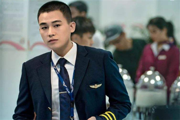 中國機(jī)長：歐豪拍戲太拼？幕后曝光后讓人心疼！ 