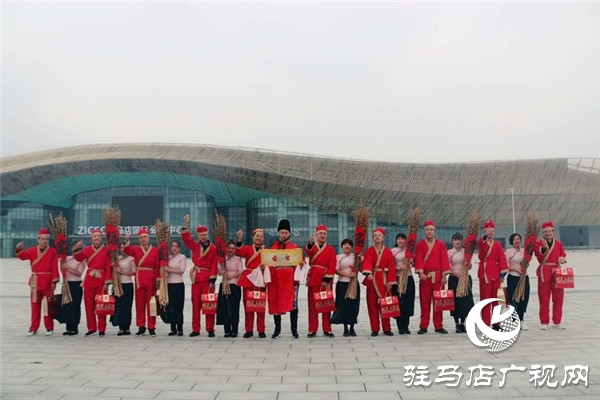 駐馬店國際會(huì)展中心空降藍(lán)天芝麻小鎮(zhèn)“芝麻仙子”與正道油業(yè)“賣油郎”企業(yè)聯(lián)姻