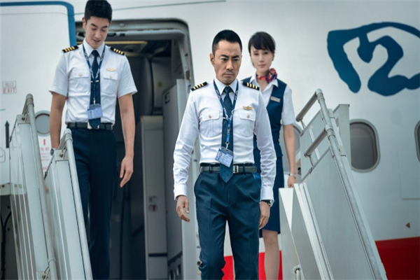 中國(guó)機(jī)長(zhǎng)：歐豪拍戲太拼？幕后曝光后讓人心疼！