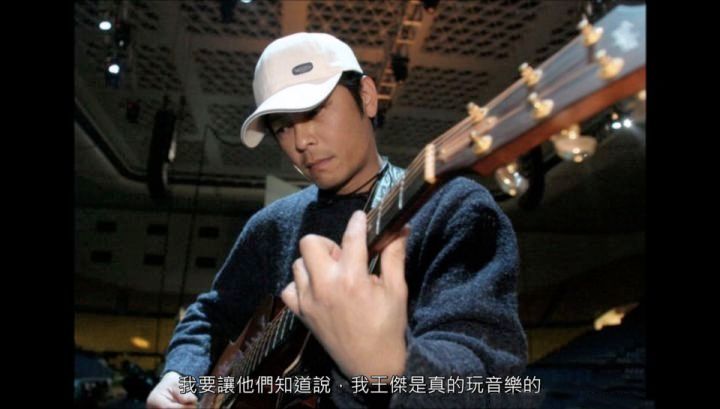 被毒啞的王杰，今天57歲了：年少愛聽他的歌，再聽已是傷心人