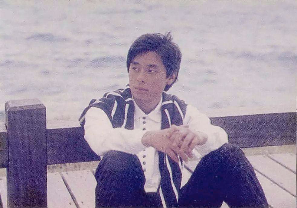 被毒啞的王杰，今天57歲了：年少愛聽他的歌，再聽已是傷心人 