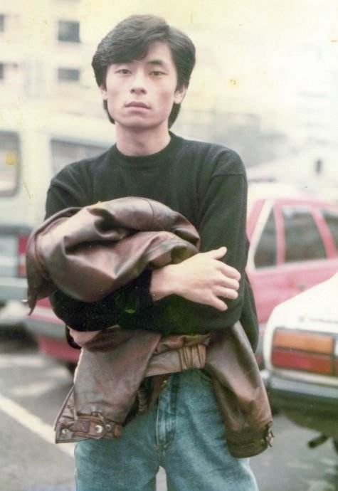被毒啞的王杰，今天57歲了：年少愛聽他的歌，再聽已是傷心人 