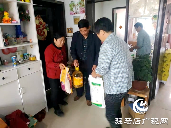 六旬夫婦用行動(dòng)詮釋“雷鋒精神”