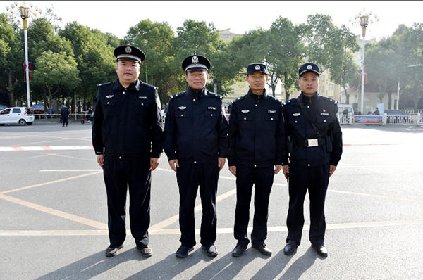 平輿縣公安局出色完成上河城•2019平輿國(guó)際半程馬拉松賽的安保任務(wù)