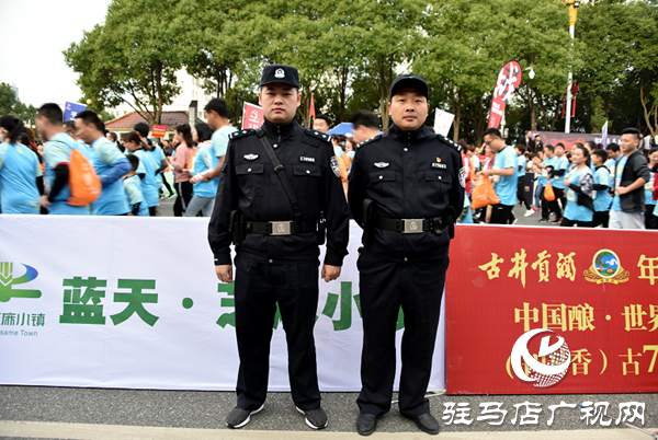 平輿縣公安局出色完成上河城•2019平輿國(guó)際半程馬拉松賽的安保任務(wù)