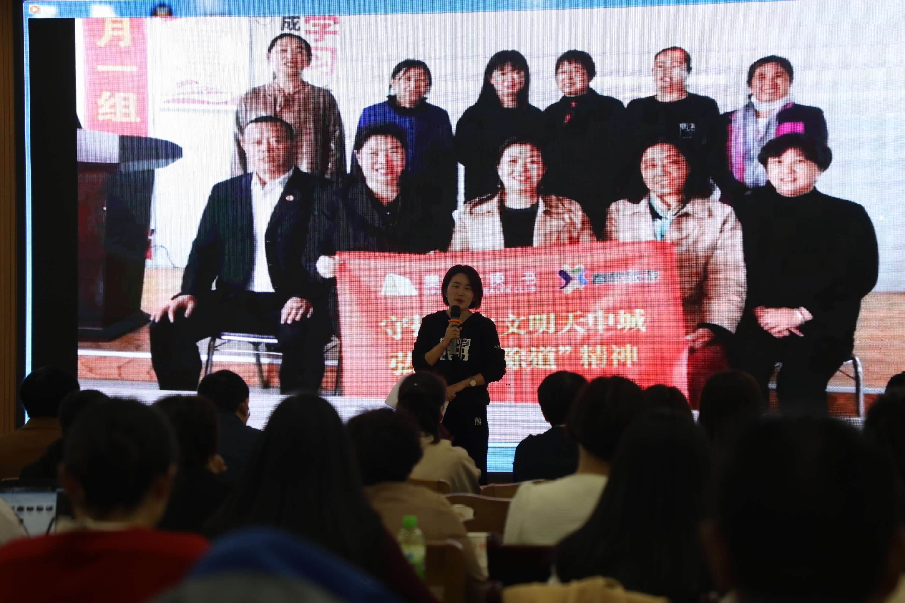 嵖岈山門業(yè)攜手樊登讀書第100場(chǎng)“掃除道”活動(dòng)暨百場(chǎng)讀書活動(dòng)表彰會(huì)舉行