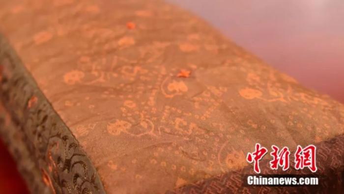 西漢人有多精致？輕薄透視裝、保健防蚊枕了解一下