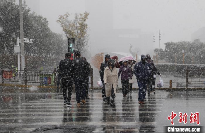 北方地區(qū)雨雪降溫中迎立冬 多地開(kāi)啟供暖季