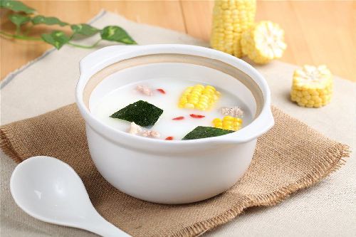 胃口不好，喝點椰青奶白菜肉丸湯