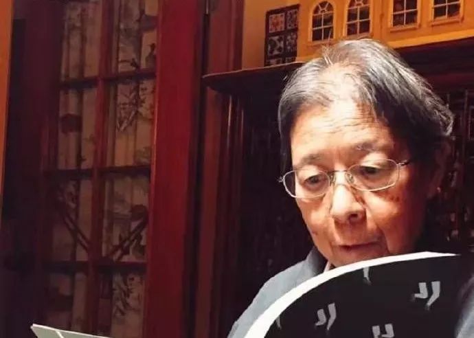 西西這樣一個(gè)女子，為香港記錄下了往事與傳奇