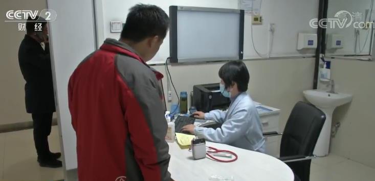  我國(guó)人均預(yù)期壽命提高到77歲 個(gè)人衛(wèi)生支出比重降至30%以下