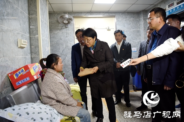 危急中，他把生的希望留給了陌生的孩子