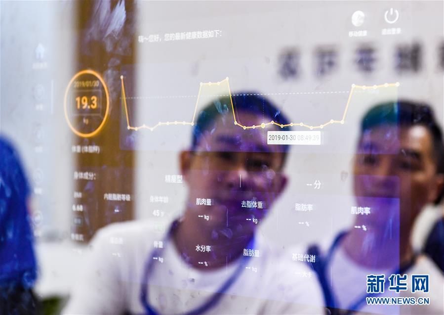 以習(xí)近平同志為核心的黨中央引領(lǐng)中國經(jīng)濟高質(zhì)量發(fā)展述評