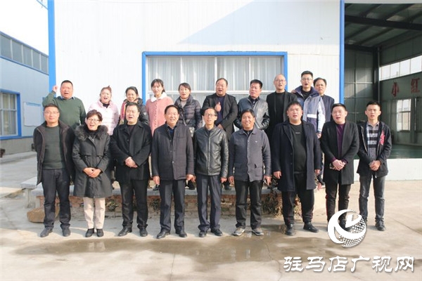 駐馬店市食品工業(yè)協(xié)會30余名會員企業(yè)家深入確山縣、泌陽縣6家會員企業(yè)觀摩走訪
