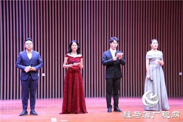 黃淮博雅學(xué)子書法展暨湖南長(zhǎng)沙國際女書展頒獎(jiǎng)晚會(huì)榮耀盛啟