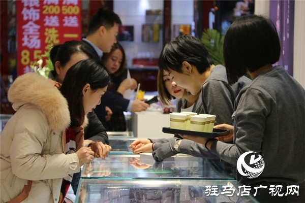 平輿愛(ài)家購(gòu)物中心潮宏基珠寶禮耀全城