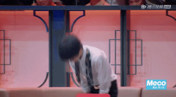 懟大導(dǎo)演、批評(píng)名演員，太不體面！但他是一個(gè)講真話的孤獨(dú)者 