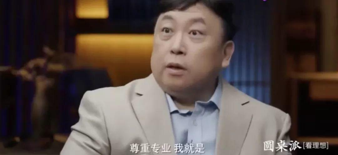 懟大導(dǎo)演、批評(píng)名演員，太不體面！但他是一個(gè)講真話的孤獨(dú)者 