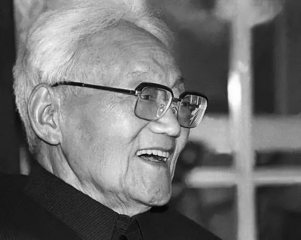 巴金誕辰115周年：他是《收獲》的大樹，是文學(xué)的大樹 