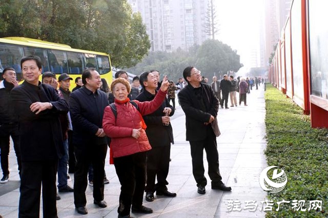 &ldquo;農(nóng)民工&middot;追夢人&rdquo;馬學文攝影藝術展在光影藝術長廊開展